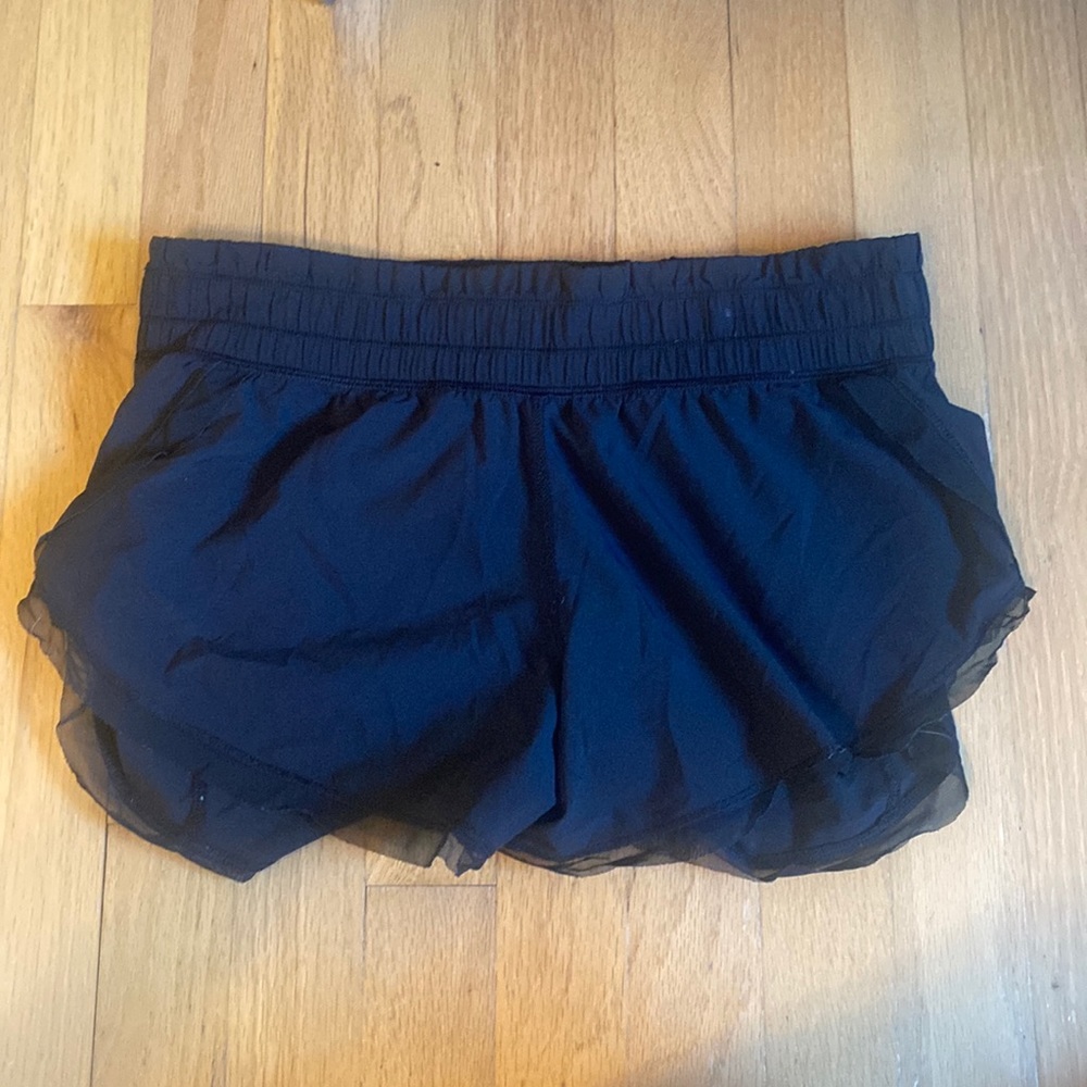 Black lululemon 2.5 inch shorts high rise with mesh detailing